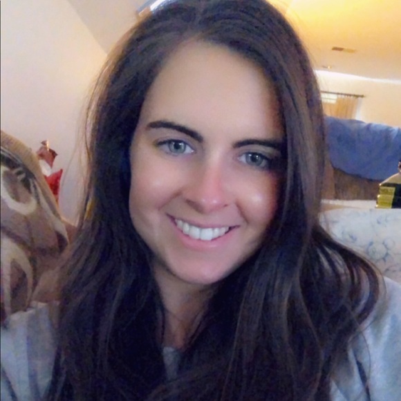 Meet your Posher, Ashley - Picture 3 of 5